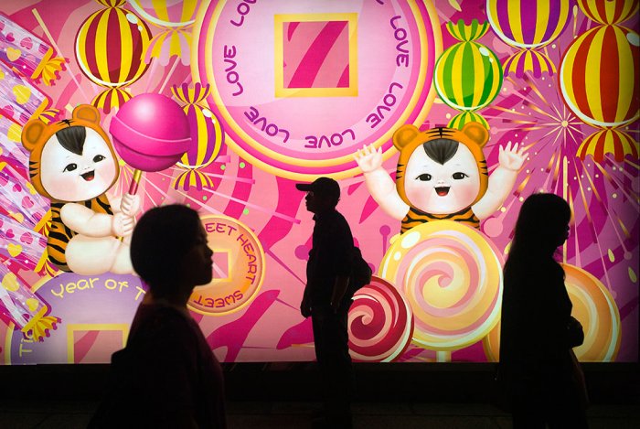 CHINA - HONG KONG - Kowloon District - Pared celebrando el 